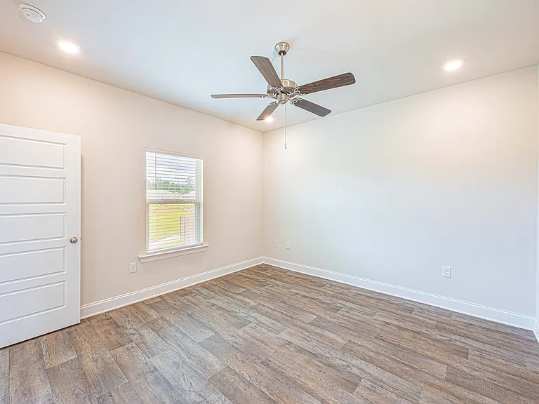 32667 Revere Dr — Photo 18