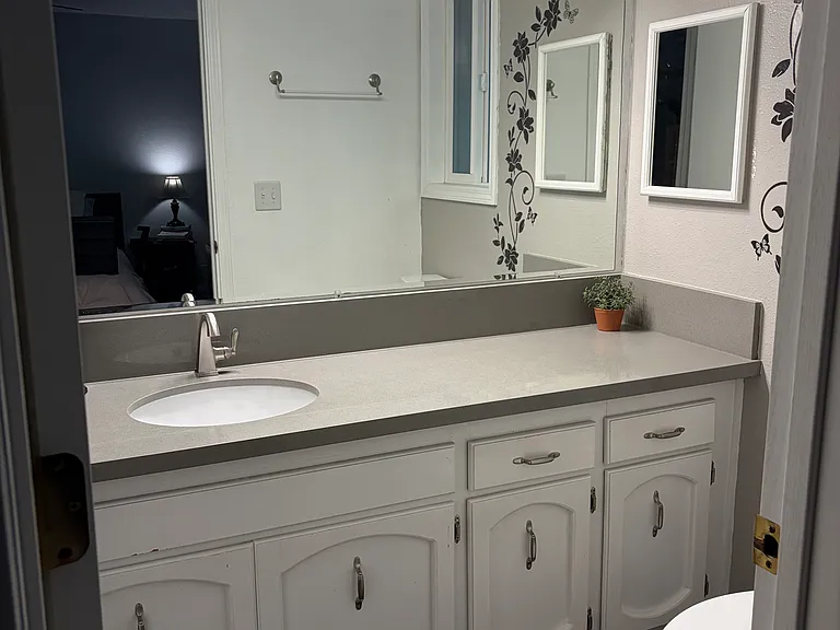 324 NE Scott Dr — Photo 2