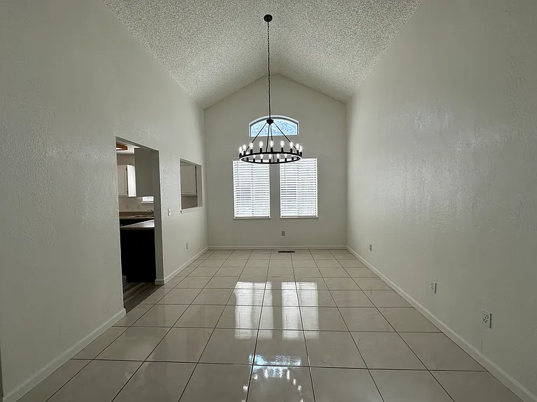 4541 Creekside Cir — Photo 5
