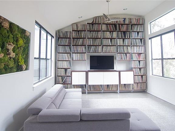4th image of 1012 Harwood Pl #A