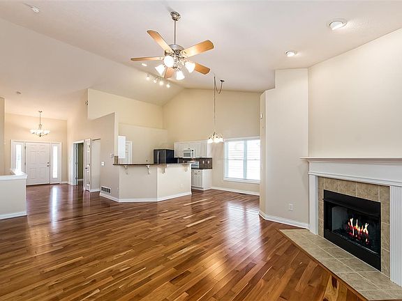 5th image of 6942 Camden Dr