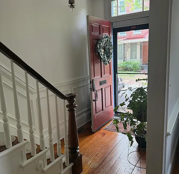 114 E Barnard St — Photo 2