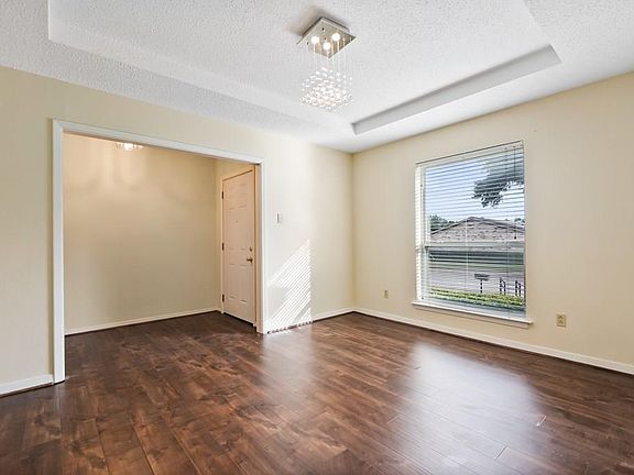 3rd image of 10607 Boedeker Dr