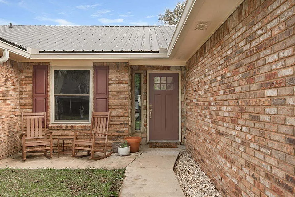 3 bed, 2.0 bath, 1677 sqft, $2,695 — Photo 3