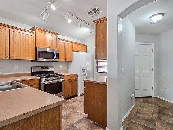 5th image of 29361 W Amelia Ave
