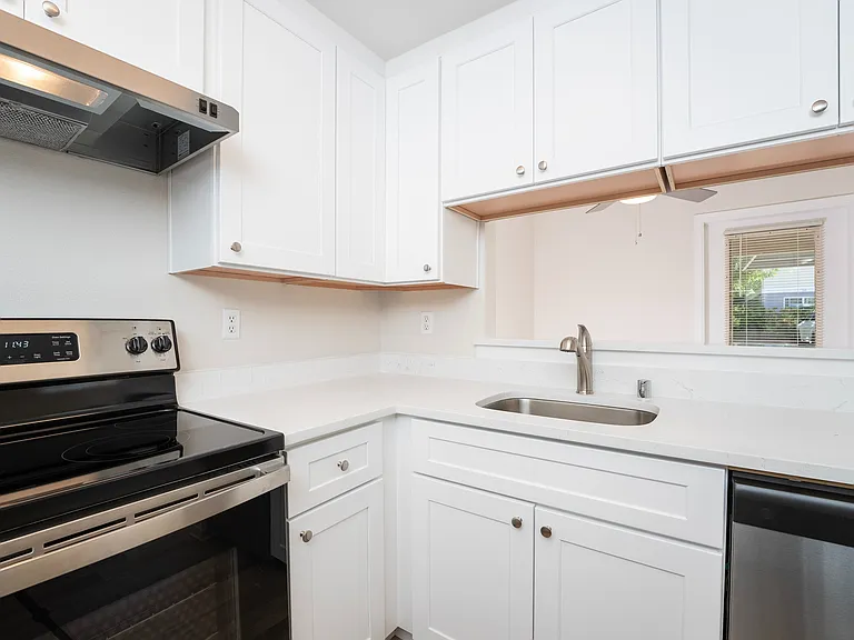 1x1 D Kitchen l Apartments for Rent in Tacoma, WA l Fircrest Gardens Apartments