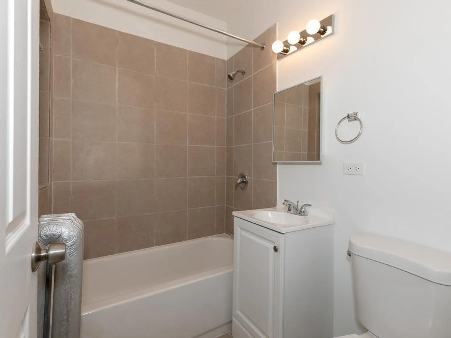 8001 S Muskegon Ave — Photo 1