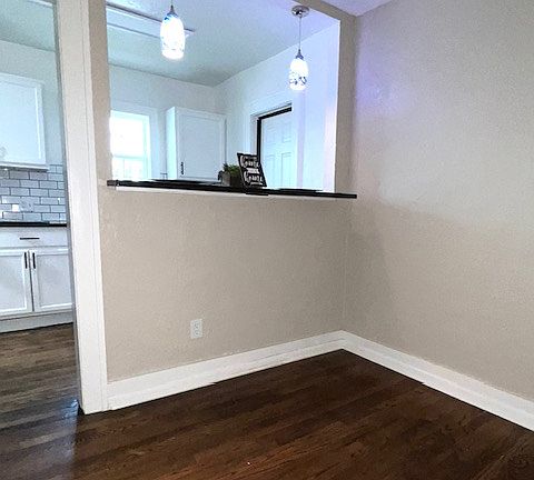 Bar Area Between Dining and Kitchen