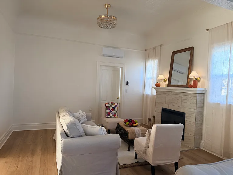 1584 Robinson St — Photo 1