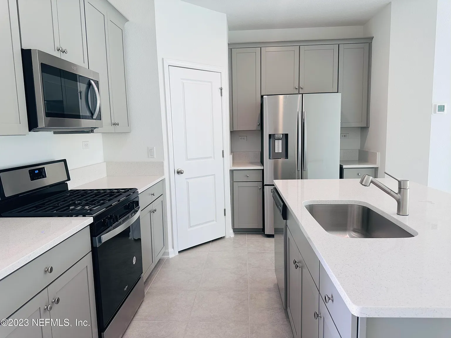 3 bed, 2.5 bath, 1475 sqft, $2,095 — Photo 3