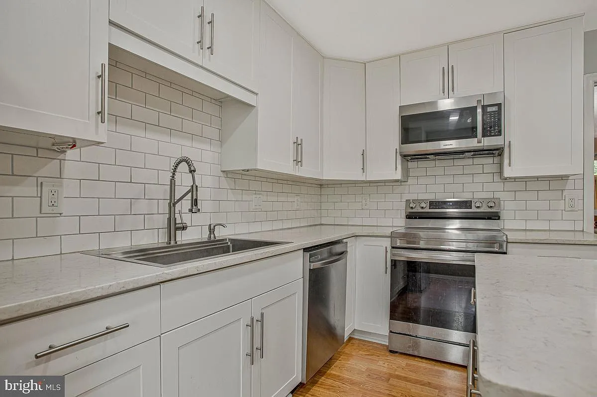 3 bed, 3.5 bath, 2344 sqft, $3,250 — Photo 3
