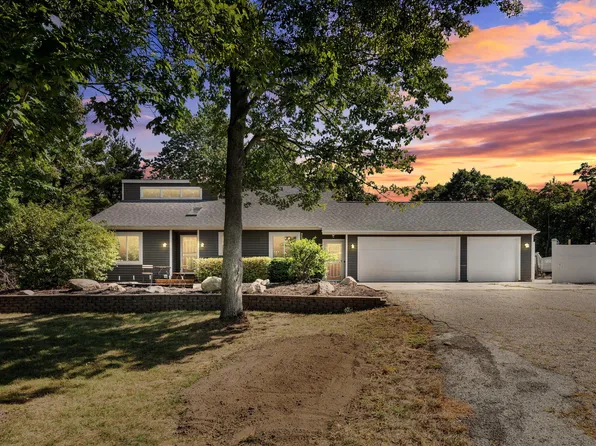 3861 64th St, Holland, MI 49423