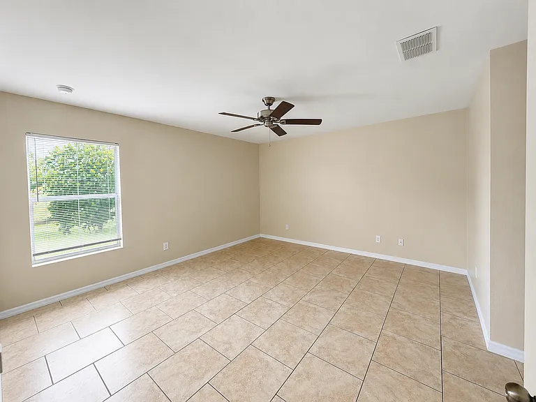 4141 NE 19th Pl — Photo 11