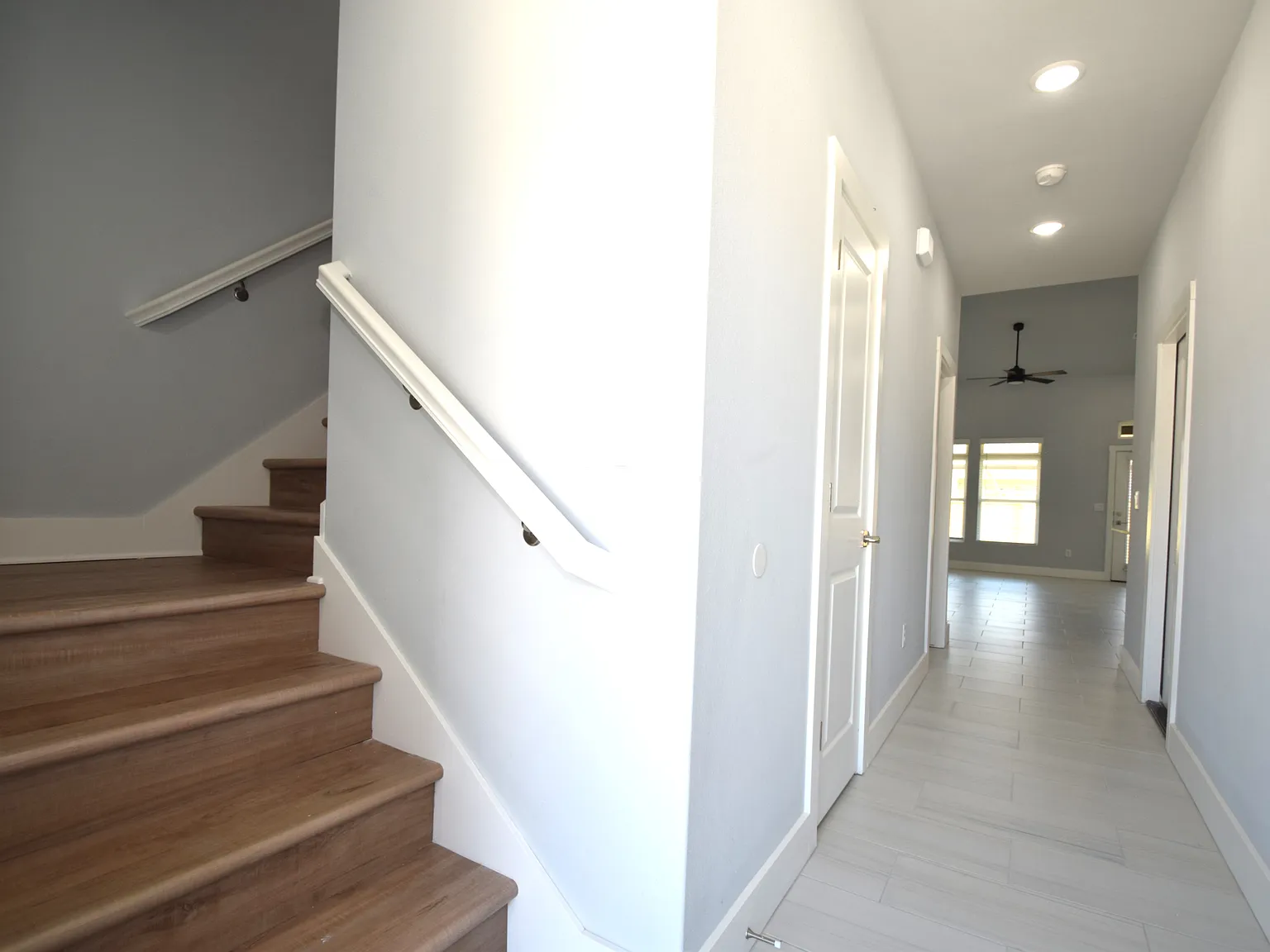 3 bed, 2.5 bath, 1420 sqft, $1,650 — Photo 2