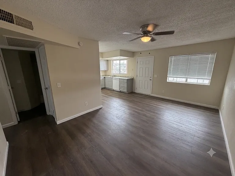 45 N Phyllis #212 — Photo 3