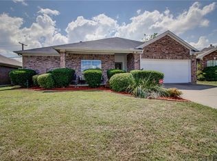 916 Shoal Creek Dr, Arlington, TX 76001