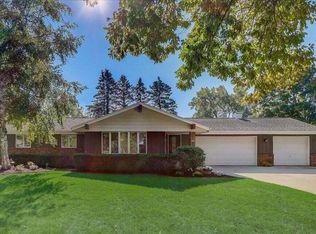 3560 Goetz Dr, Brookfield, WI 53005