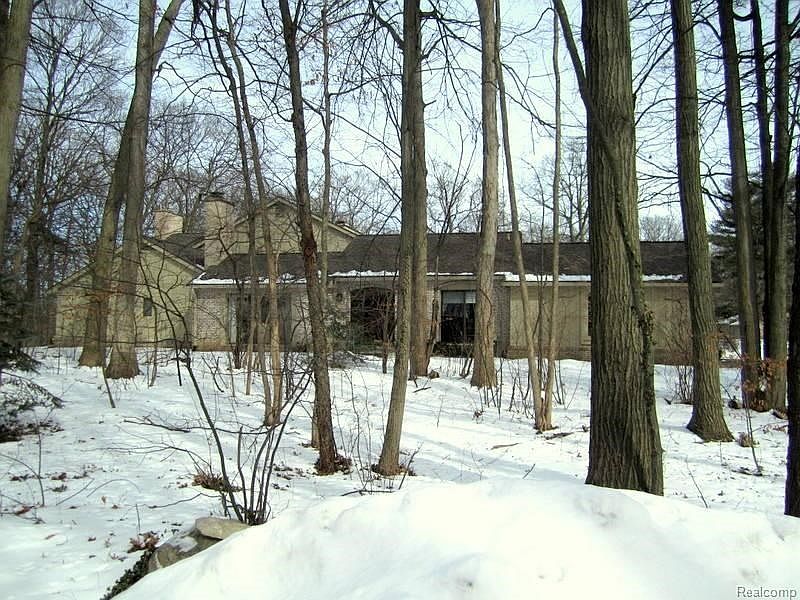 Knollcrest exterior.JPG