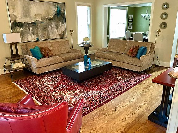 Open great room w/ fireplace