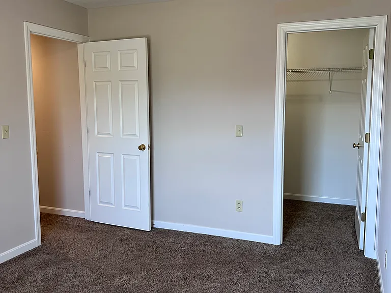 Waterford Place Apartments & Villas — Photo 12