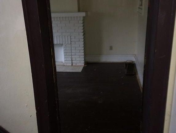 5th image of 10837 Massie Ave