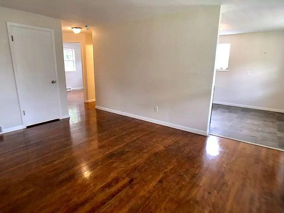 5th image of 3412 Woodman Dr