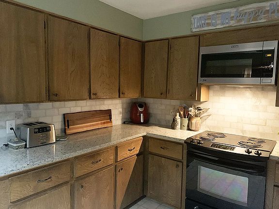 3rd image of 207 Debbie Dr
