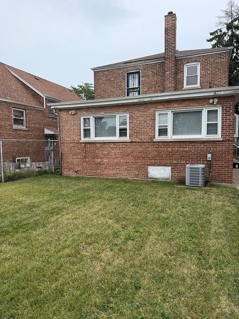 3 bed, 1.5 bath, 1400 sqft, $2,250 — Photo 2