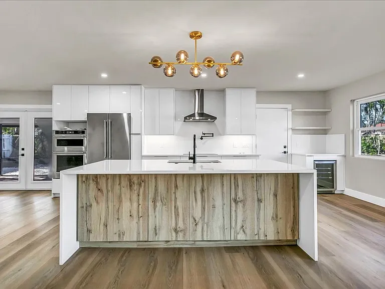 525 Lamara Way NE — Photo 36
