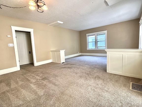 4th image of 806 John Farry Pl