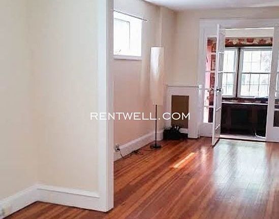 4th image of 226 E 11th Ave