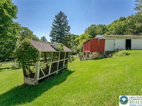 3rd image of 210 Snyders Rd