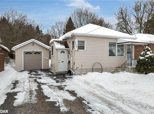 115 Penetang St, Barrie, ON L4M1V7