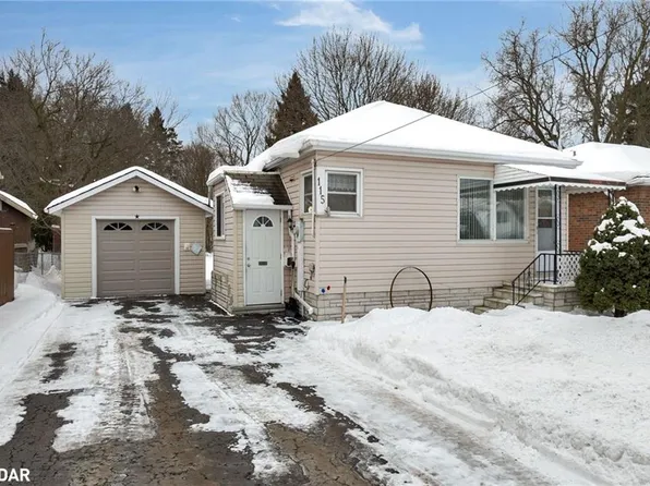 115 Penetang St, Barrie, ON L4M 1V7