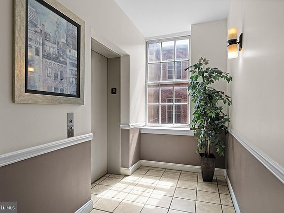 3rd image of 6 S Strawberry St APT 10