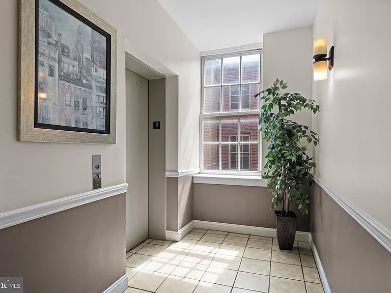 6 S Strawberry St #10 — Photo 3