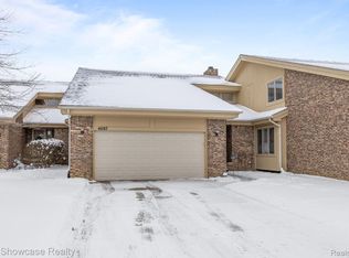 4687 Fairway Ct, Waterford, MI 48328