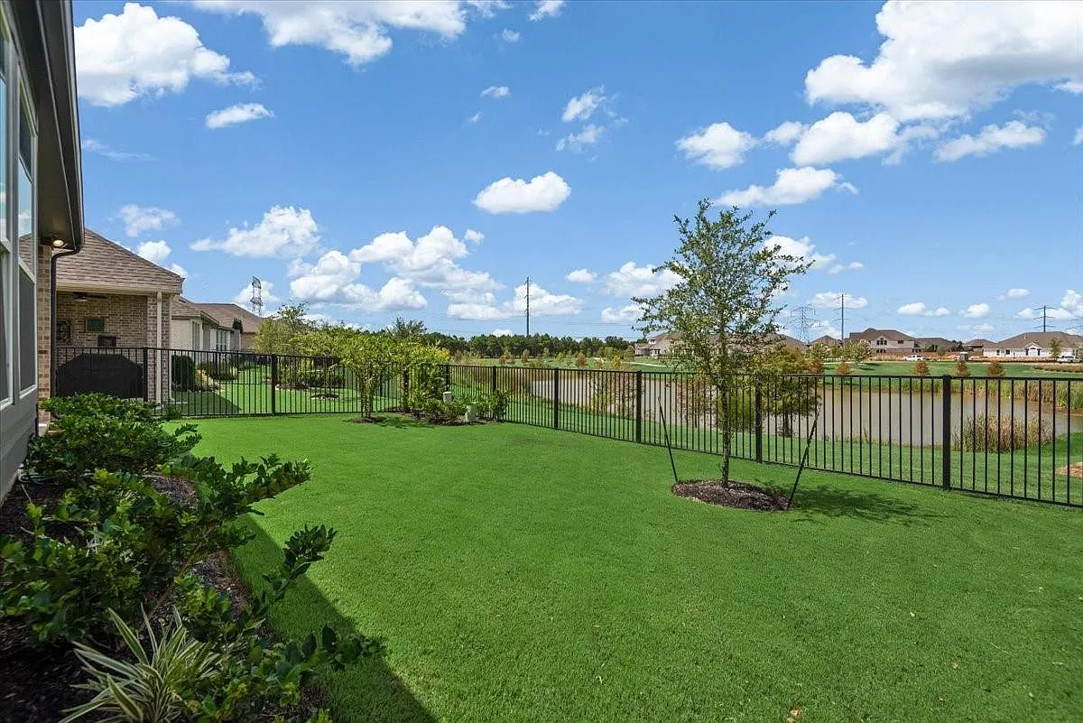 4 bed, 3.0 bath, 2689 sqft, $3,200 — Photo 3