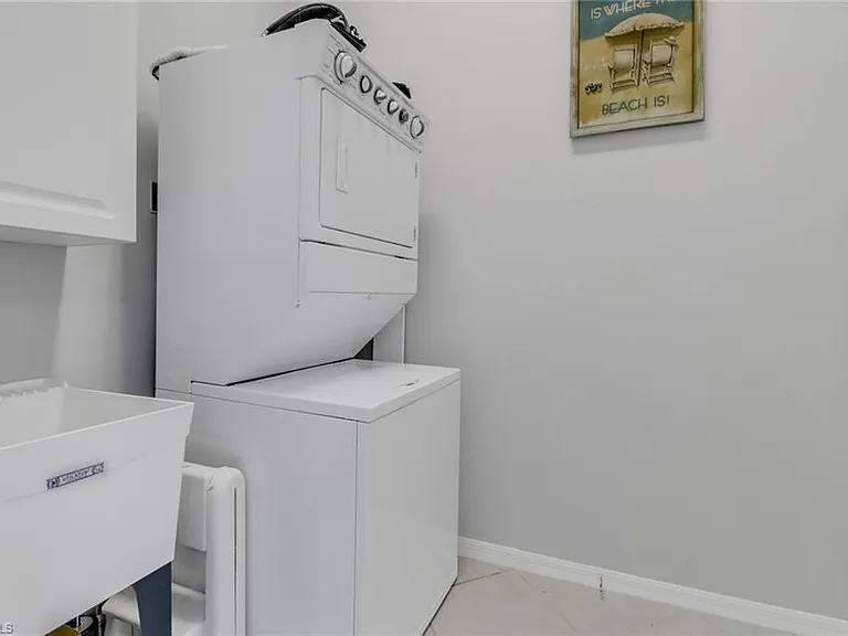 7477 Lourdes Ct — Photo 19