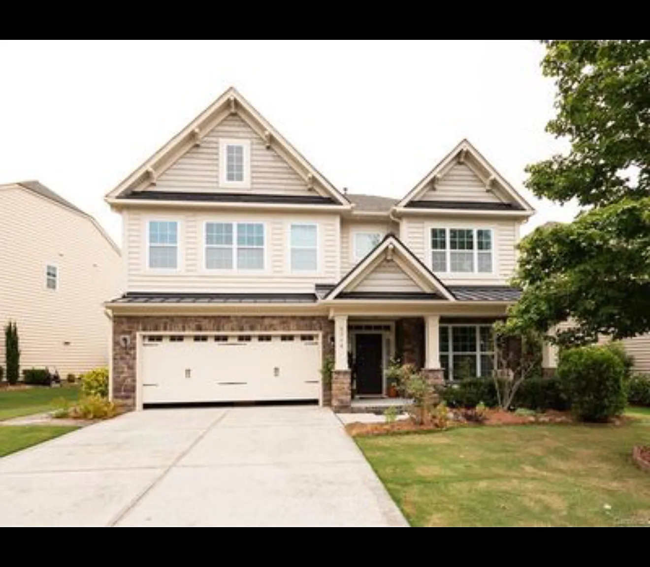 4 bed, 2.5 bath, 2880 sqft, $3,200 — Photo 1
