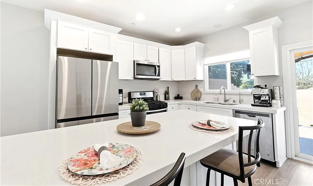 3 bed, 1506 sqft, $3,850 — Photo 2