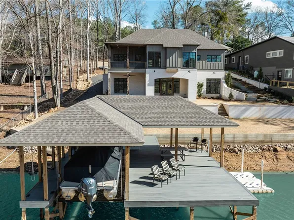 744 Lakeshore Dr, Jacksons Gap, AL 36861