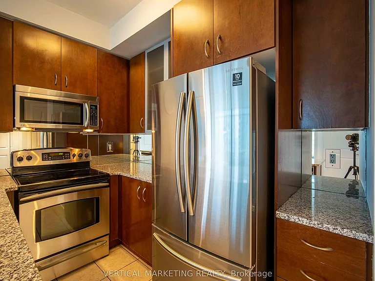 18 Yorkville Ave #1707 — Photo 11
