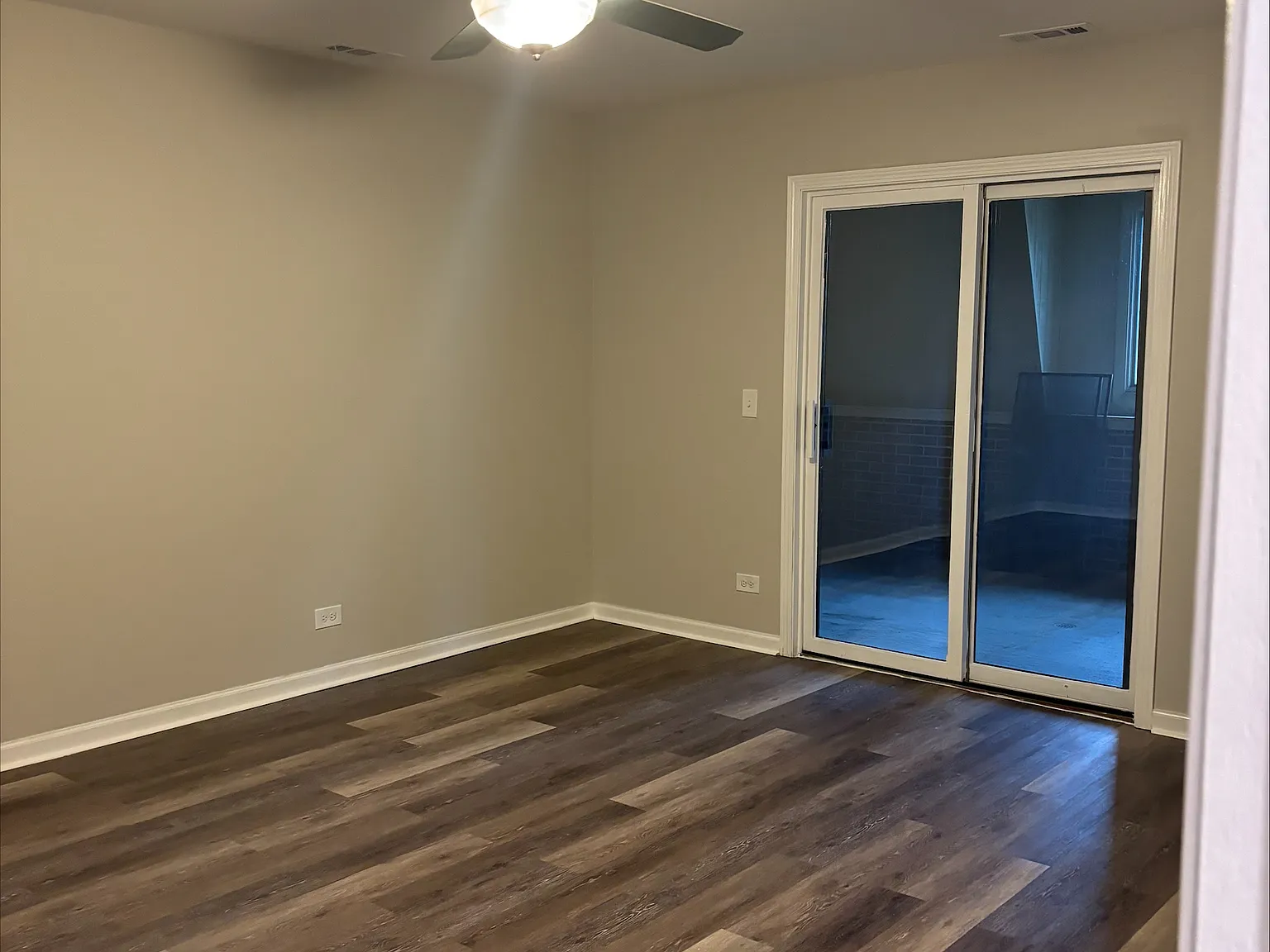 2 bed, 2100 sqft, $2,100 — Photo 4