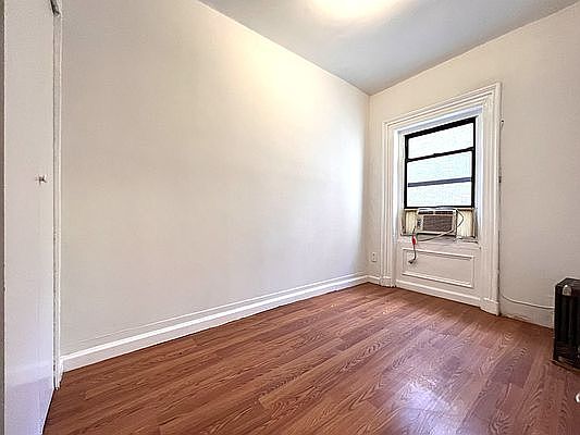 2nd image of 320 Lexington Ave APT 5a