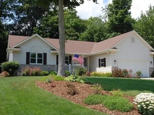 1310 Trillium Ct, West Bend, WI 53095