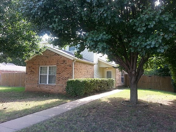 2nd image of 2411 Eastern Oaks Dr