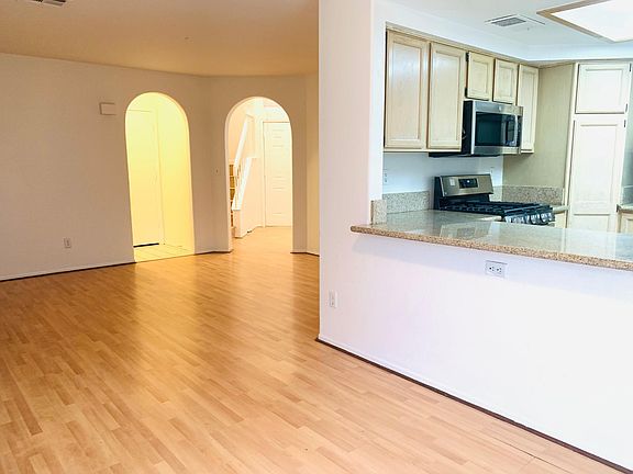4th image of 98 Sea Holly Way #0