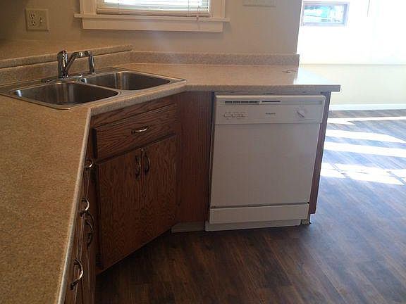 5th image of 3731 Queen Ave N