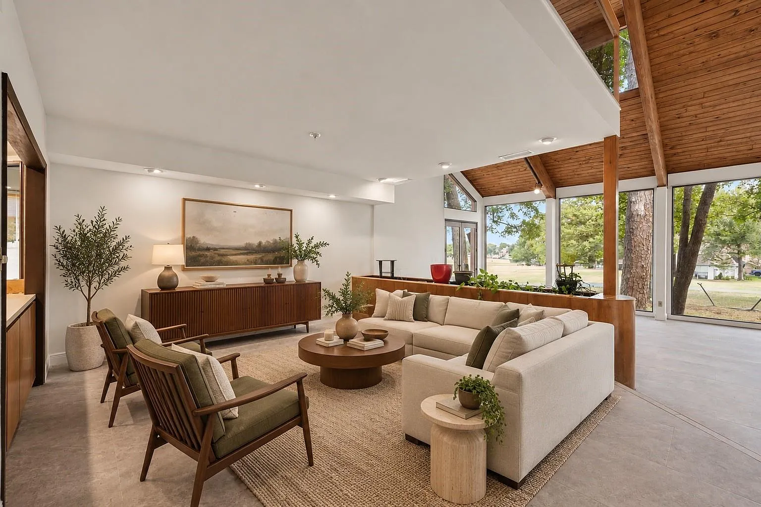 3 bed, 3.0 bath, 4301 sqft, $5,300 — Photo 3